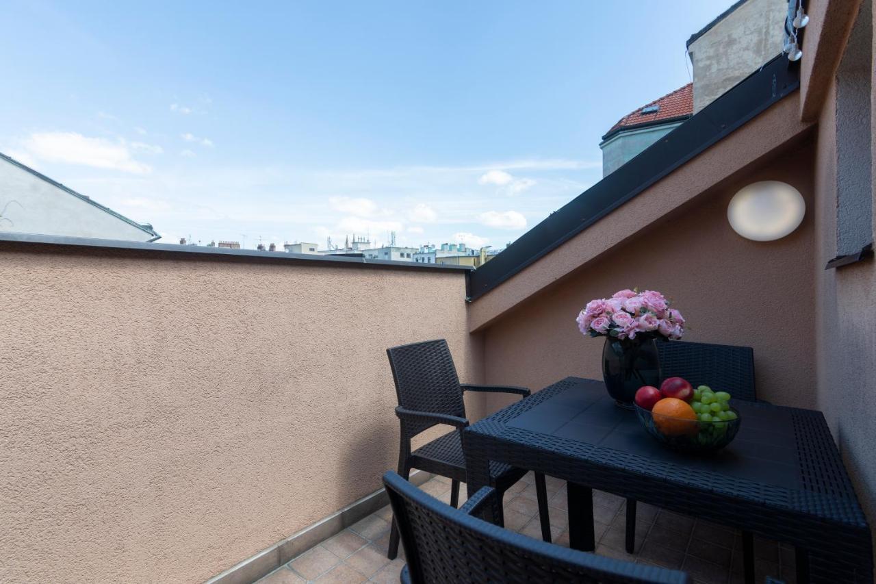 Bohemian Dreams Apartments And Suites By Dwellfort Prága Kültér fotó
