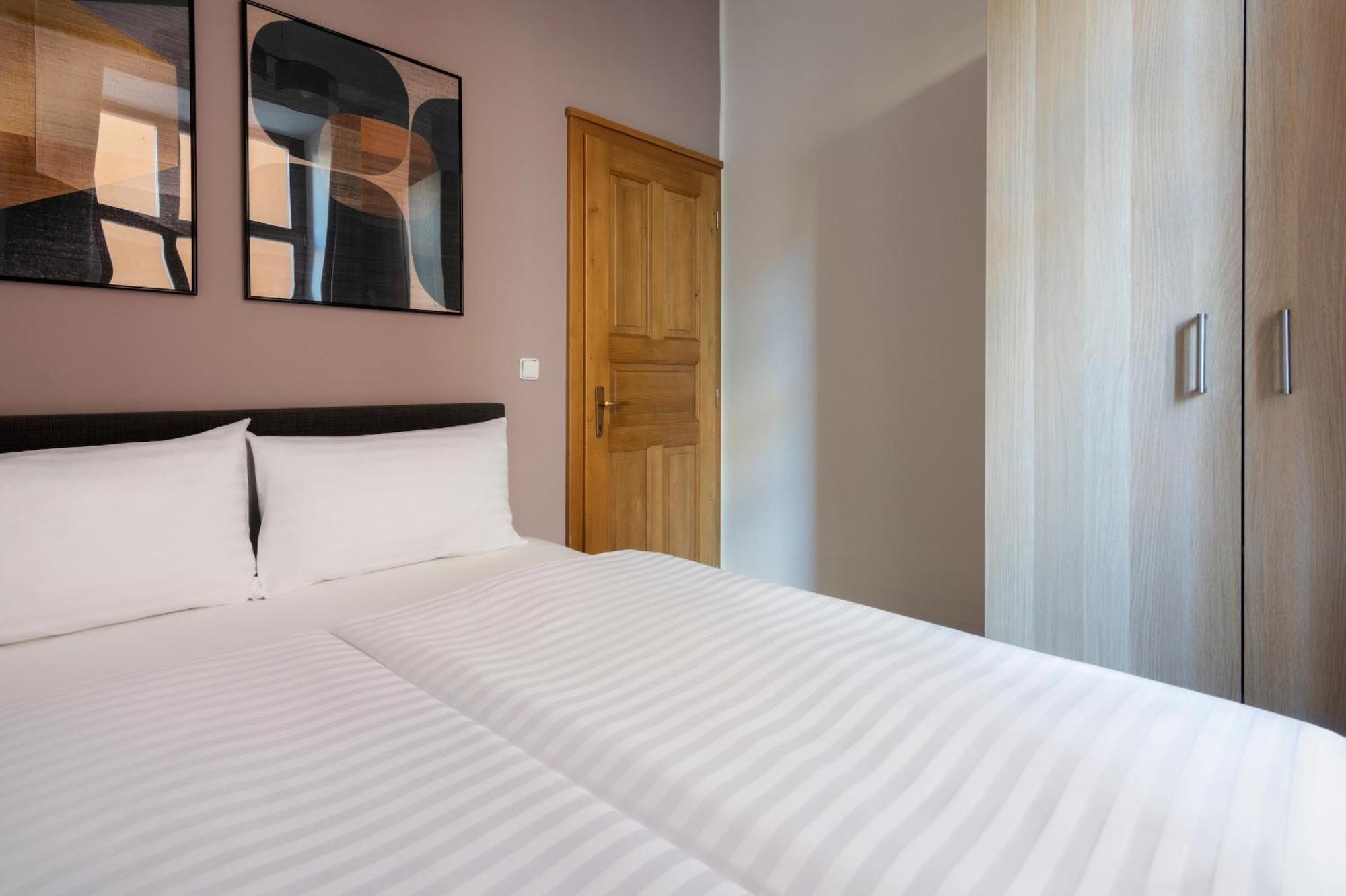 Bohemian Dreams Apartments And Suites By Dwellfort Prága Szoba fotó