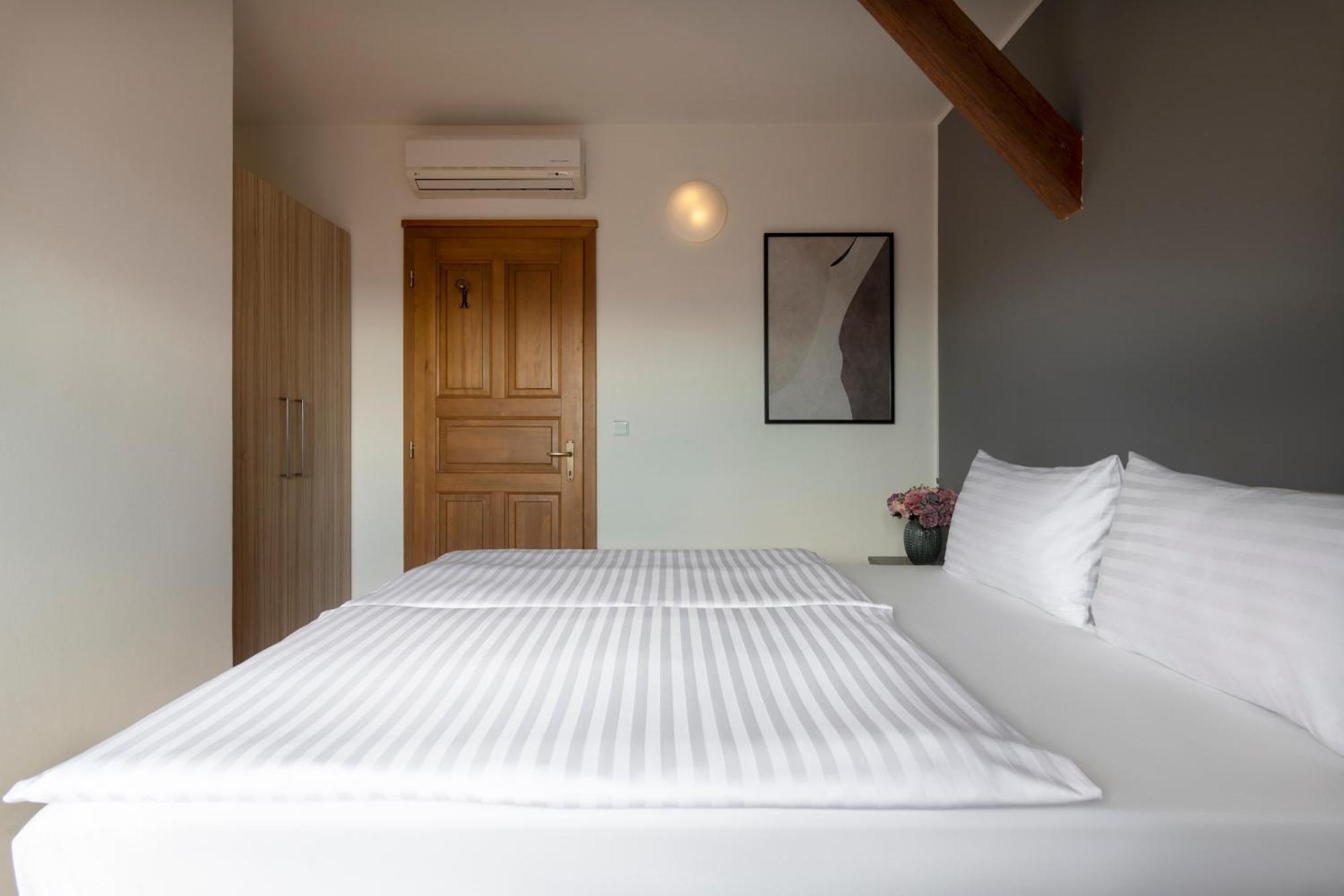 Bohemian Dreams Apartments And Suites By Dwellfort Prága Szoba fotó