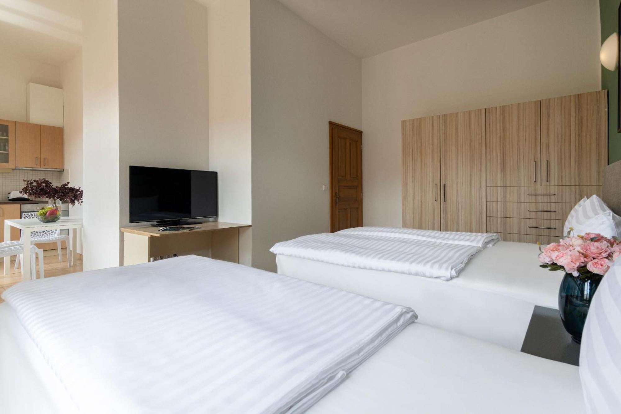 Bohemian Dreams Apartments And Suites By Dwellfort Prága Szoba fotó