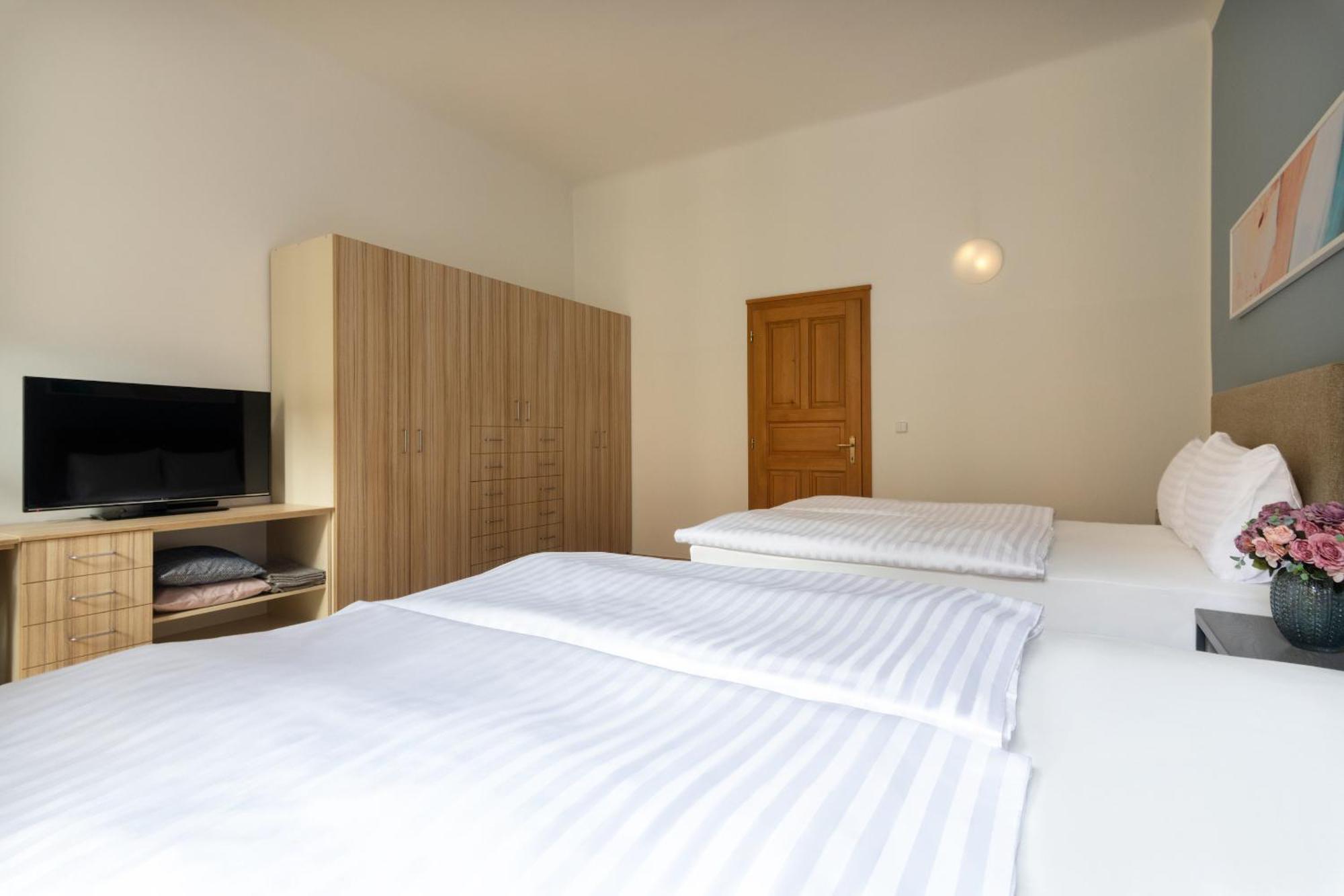 Bohemian Dreams Apartments And Suites By Dwellfort Prága Szoba fotó