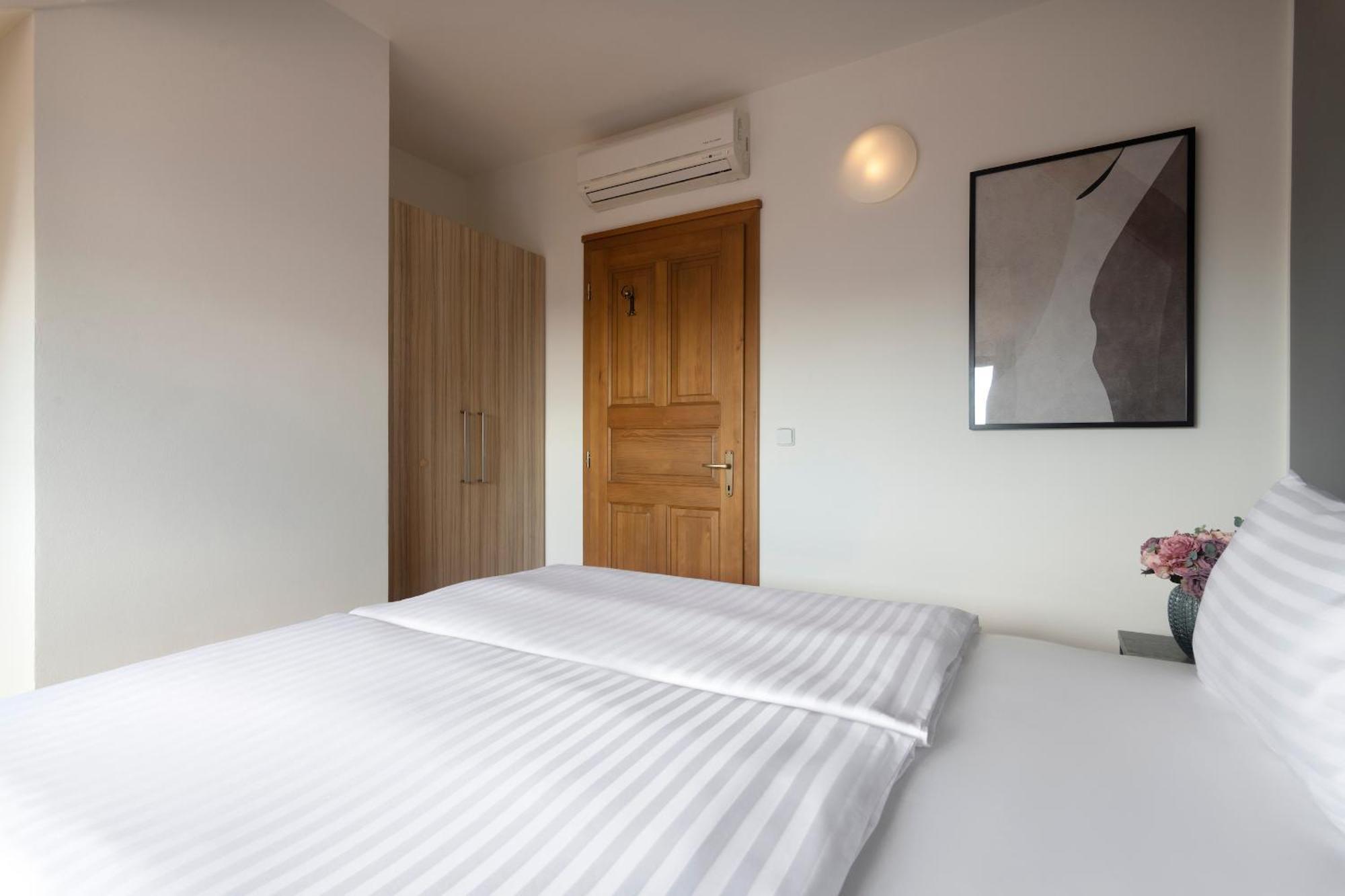 Bohemian Dreams Apartments And Suites By Dwellfort Prága Szoba fotó