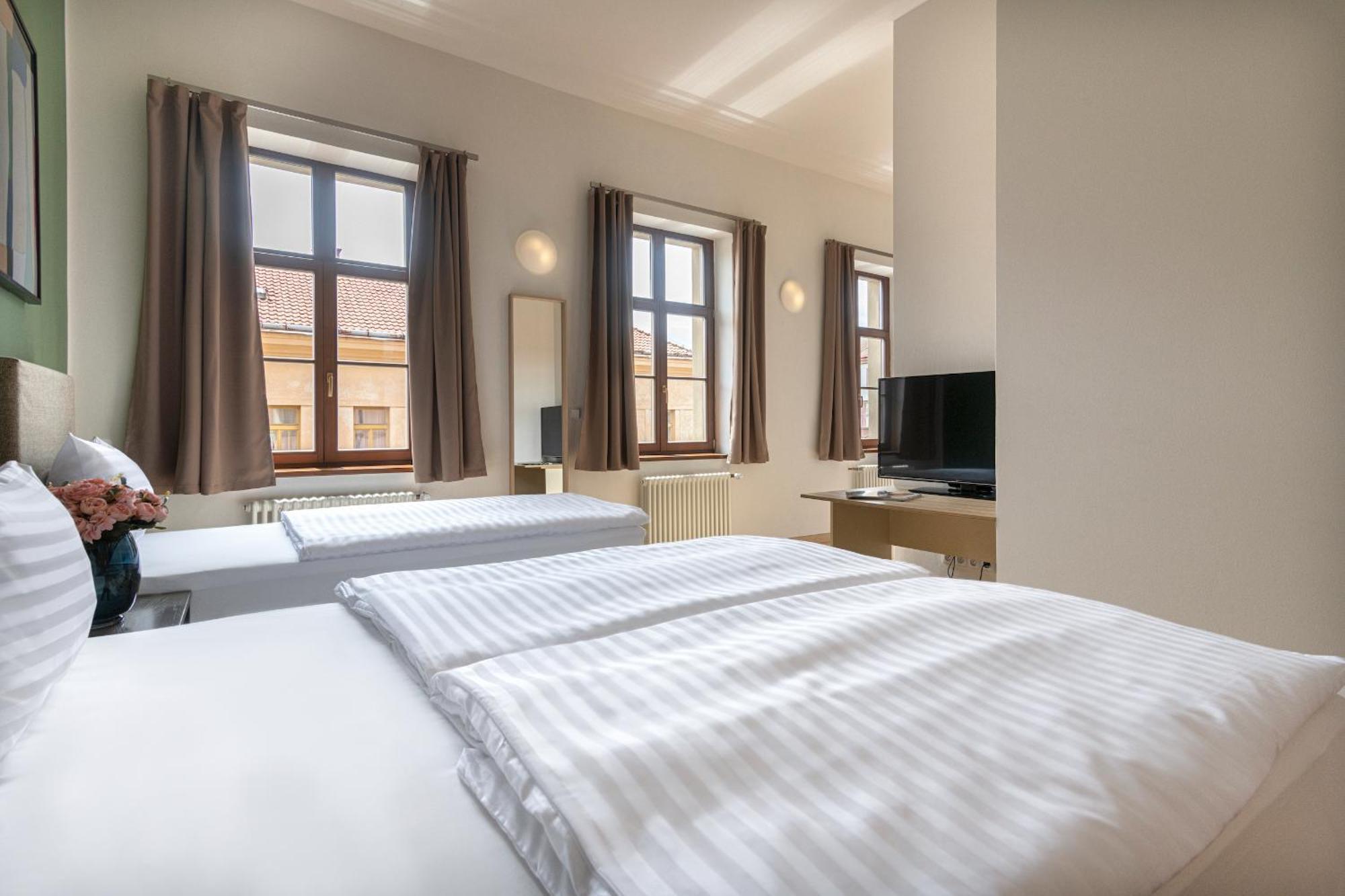 Bohemian Dreams Apartments And Suites By Dwellfort Prága Szoba fotó