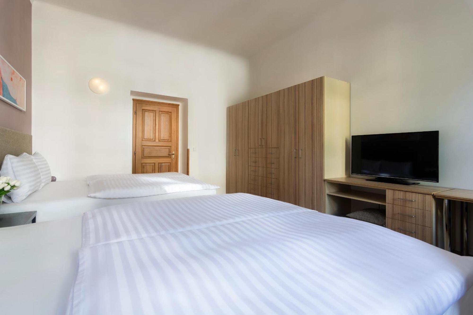 Bohemian Dreams Apartments And Suites By Dwellfort Prága Szoba fotó