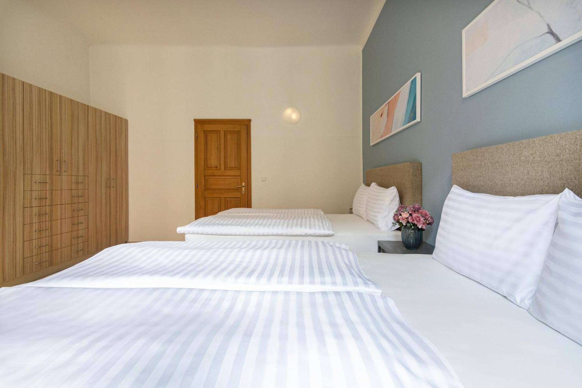 Bohemian Dreams Apartments And Suites By Dwellfort Prága Szoba fotó